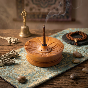 Quemador de Incienso de Sándalo Hecho a Mano, Estilo Tibetano, Soporte de Madera para Uso Religioso, Regalo Artesanal para Todas las Estaciones - Product Image 1