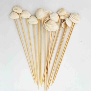 Brochetas de conchas marinas sobre brochetas de bambú, palillos para cócteles de conchas, decoración para bar de playa - Product Image 2