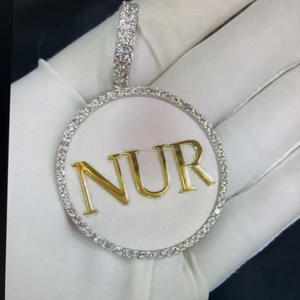 Pendentif en argent sterling 925 personnalisé avec plaque nominative « NUR » et moissanite - Product Image 2