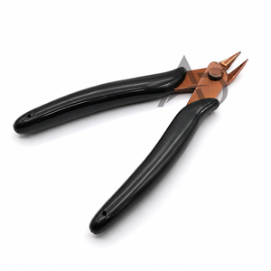 Pince coupante pour extensions de cheveux en or rose avec logo personnalisé, en acier inoxydable, poignée noire, équipement pour extensions de cheveux - Product Image 1