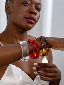 Brazalete de resina al mejor precio para mujer, con patrón de mármol, acrílico grueso, redondo, para verano, playa, fiestas y uso diario. - Product Image 5