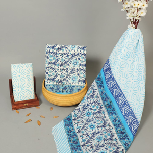 Traje Punjabi Profesional Blanco y Azul |   Conjunto de Kurti y Pijama con Estampado Floral Hecho a Mano con Borde |   Maestro de la confección de sarongs indios - Product Image 1