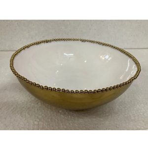 Plateau décoratif en émail or et blanc, centre de table en métal artisanal avec bord texturé, bol élégant finition laiton, plat à bijoux - Product Image 3