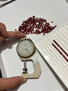 Pierre précieuse naturelle grenat rouge, taille brillant ronde, haute qualité, polie, avec jeu de couleurs, pour la fabrication de bijoux, 4 mm - Product Image 5