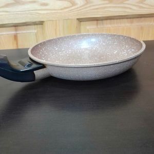Poêles à frire en aluminium moulé sous pression HOCA certifiées BSCI, 20-28 cm, résistantes à la chaleur, antiadhésives, avec revêtement céramique et poignées soft-touch, compatibles avec tous les types de cuisinières - Product Image 4