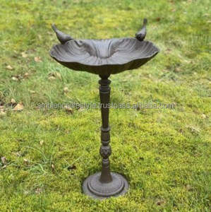 Bain d'oiseaux en métal de style vintage, abreuvoir de jardin, bassin extérieur en fer, décoration résistante aux intempéries, design traditionnel - Product Image 5