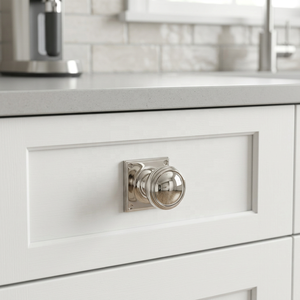 Poignée de meuble moderne en laiton bronze non laqué avec plaque arrière carrée, design durable pour commodes, armoires et tiroirs - Product Image 6