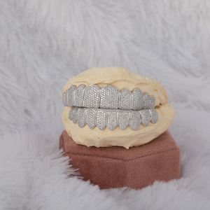 Grillz de Diamantes de Lujo para Dientes, Cubiertas Dentales Personalizadas, Joyería de Moda Hip Hop con Acabado Brillante para Hombres y Mujeres - Product Image 1