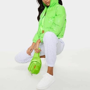 Veste matelassée courte respirante pour femme, finition mate, col montant, parka d'hiver chaude en viscose, personnalisable, directement de l'usine - Product Image 2