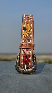 Ceinture vintage en cuir de vachette brodée géométrique style western avec boucle ardillon décorative argentée et détails en cuir artisanal - Product Image 3