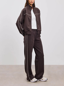 Ensemble de survêtement 2 pièces marron pour femme avec passepoil, en coton respirant, style streetwear et jogging - Product Image 3