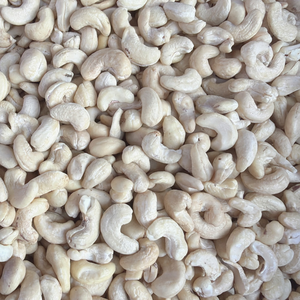 ซัพพลายเออร์ที่เชื่อถือได้ เม็ดมะม่วงหิมพานต์จัมโบ ออร์แกนิค เม็ดมะม่วงหิมพานต์เต็มเมล็ด W180 W210 มะม่วงหิมพานต์ซานติโก จากซานติโก เวียดนาม - Product Image 1