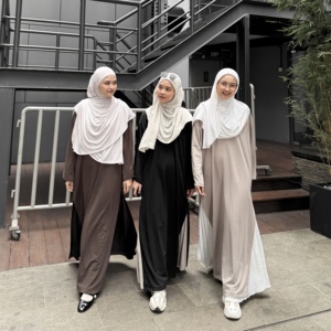 เดรสยาวทรงโอเวอร์ไซส์สำหรับผู้หญิง คอกลม แขนยาว เอวหลวม สไตล์เรียบร้อย สีพื้น แต่งผ้าตัดต่อ ระบายอากาศได้ดี - Product Image 2