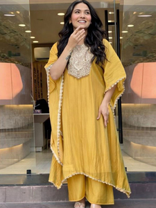 Kaftan traditionnel brodé en rayonne jaune, col rond, manches trois-quarts évasées, détails brodés, coupe ample pour femme - Product Image 3