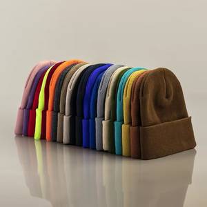 Gorro de Punto de Color Sólido Ajustable, Gorro Térmico de Invierno Unisex, Acrílico Lavado, con Logotipo Personalizado para Uso Diario al Aire Libre - Product Image 1