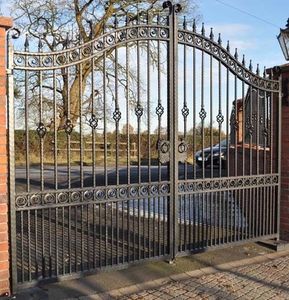 Custom Steel Gates for Luxury Villa, Decorative Wrought <b>Iron</b> Driveway Gate with Heavy Duty Construction and Powder Coated Finish - Product Image 1