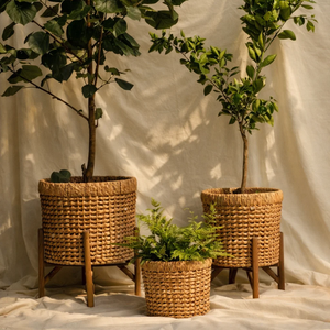 Pot de fleurs en jacinthe d'eau tressé à la main avec support en bois, style bohème, pour intérieur, vente en gros du Vietnam - Product Image 4