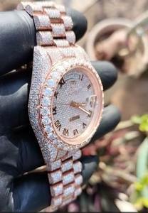 Montre en diamant de haute qualité pour homme avec bracelet en acier inoxydable, idéale pour le bureau. Disponible au meilleur prix du marché. - Product Image 3