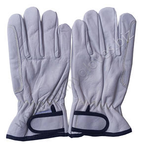 Découvrez les gants de conduite en cuir de style vintage classique pour hommes et femmes, avec ventilation perforée et poignet élastique. - Product Image 1