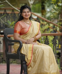 Traditional Indian Silk Saree Yellow With Red Border Women's <b>Floor</b> Length Casual Wear Regular All Seasons Style 85210 TWT 1097 - Product Image 3