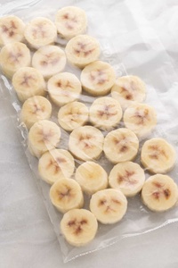 OEM SERVICE FROZEN BANANA / CUSTOMIZED PACKAGING IQF FROZEN BANANA FOR GLOBAL IMPORTERS - Product Image 1