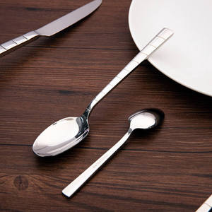 Ensemble de couverts en métal argenté de qualité supérieure Lavie Creations, poli à la main, bords arrondis lisses, pour une expérience culinaire confortable - Product Image 4