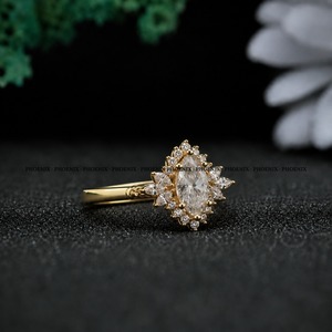 Bague de fiançailles solitaire en moissanite taille marquise Phoenix Enterprise, plaquée rhodium, en argent sterling 925, sertie à griffes - Product Image 1