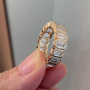 Bague Éternité de Luxe en Diamant de Laboratoire Taille Émeraude, Or Jaune 14K 18K, Sertie Clos, Bijoux de Mariage et Anniversaire, Vente en Gros - Product Image 4