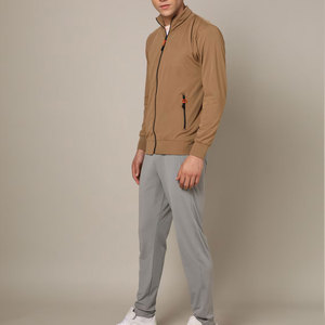 Chándal Duradero y Ligero para Hombres con Estilo de Vida Activo, Chándal Esencial para Hombre con Ajuste Cómodo para Usar Todo el Día - Product Image 2