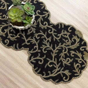 Camino de mesa estilo bohemio con cuentas y bordado detallado, camino de mesa con bordado de cuentas de diseño a precio de mayoreo. - Product Image 1