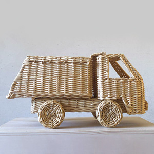 Camión de juguete de ratán tejido a mano para niños, juguetes imaginativos para niños de alta calidad, camiones miniatura en venta - Product Image 2