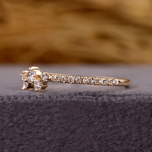 Bague de mariage en diamant cultivé en laboratoire Bagues minces demi-éternité empilables pour femme Bague d'anniversaire unique en or jaune 14k pour femme - Product Image 3