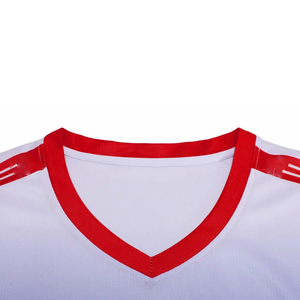 เสื้อฟุตบอลแขนสั้นระบายอากาศได้ดี ผลิตในปากีสถาน พร้อมโลโก้ทีม สำหรับการแข่งขันและการฝึกซ้อม - Product Image 3