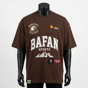 Camiseta premium oversize para hombre, 200 GSM, jersey de algodón peinado suave, color marrón oscuro, con parche deportivo estampado. - Product Image 6