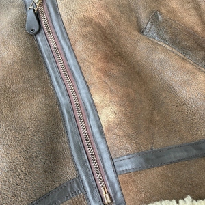 Veste personnalisée pour homme en cuir de mouton B3, écologique, coupe-vent, confortable, doublée de fourrure Sherpa, col rabattable, fermeture éclair - Product Image 6