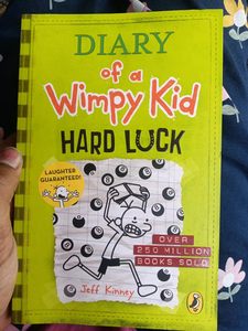 Diario de un niño que no se da cuenta de lo que le pasa, Hard Luck de Jeff Kinney, libro de ficción cómica para niños en formato de bolsillo - Product Image 1