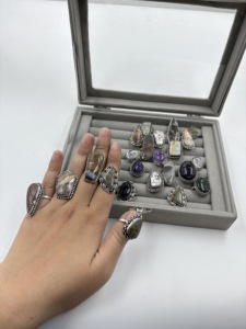 Bagues en pierres précieuses naturelles assorties en gros, plaquées argent, bijoux fantaisie à pierres mélangées, fournisseur d'usine en gros - Product Image 1