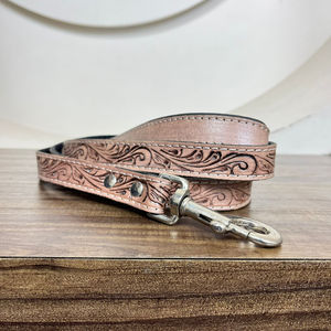 Vente en gros de luxe OEM sur mesure Collier, laisse et laisse en cuir véritable usinés à la main pour chien Ensembles combinés de 3 pièces pour chiens - Product Image 5