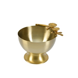 Bol décoratif en métal doré élégant avec poignée florale, fait main, style oriental, pour servir les aliments, décoration de cuisine et de table - Product Image 1