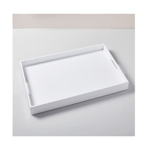 Plateau de vanité élégant blanc brillant en MDF de qualité supérieure avec poignées découpées – Présentoir de luxe pour hôtels et boutiques - Product Image 2