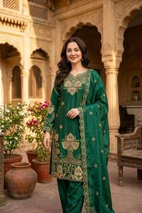 Conjunto de Salwar Kameez Verde Bordado en Seda, Traje Indio Pakistaní para Mujer con Dupatta para Fiesta, Boda o Festival - Product Image 1