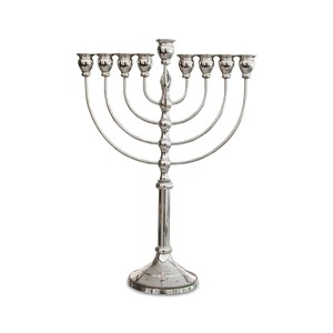 Candelabro Menorá de Nueve Brazos en Plata Pulida, Decoración Clásica Judía para Mesa de Hanukkah, Acabado Metálico Liso - Product Image 4