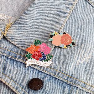 Broche amusante en alliage vert avec motifs de dessins animés, petits animaux, plantes et fleurs, pour la décoration de vêtements et sacs - Product Image 1