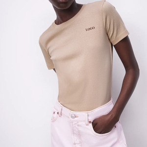 เสื้อยืดพื้นฐานน้ำหนักเบาใส่สบายสำหรับทุกวัน ตะเข็บทนทาน คุณภาพการผลิตสูง ดีไซน์เรียบง่ายสำหรับฤดูร้อน พร้อมโลโก้ 2026 - Product Image 1