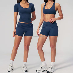Ensemble de yoga 2 pièces pour femme, couleur unie, haut court taille haute avec short froncé, tenue de sport, design personnalisé - Product Image 6