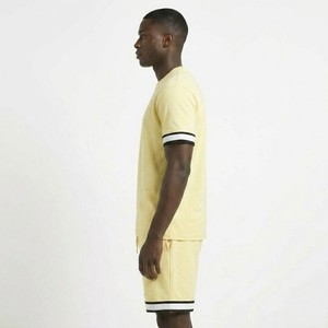 Conjunto de camiseta y pantalones cortos de algodón amarillo para hombre, cuello redondo, color sólido, atuendo informal de verano, tela transpirable de punto - Product Image 6