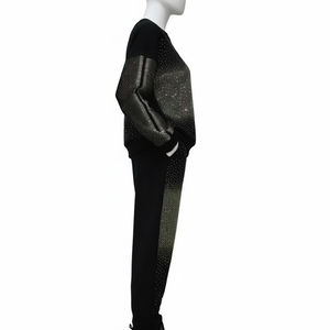 Ensemble de survêtement unisexe à épaules tombantes avec logo personnalisé imprimé et décorations en strass brillants pour la vente en gros - Product Image 3