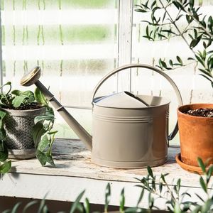 Arrosoir de jardin en métal robuste avec finition thermolaquée, design résistant aux intempéries pour l'arrosage des pelouses extérieures - Product Image 1