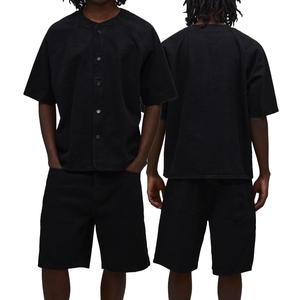 Conjunto de camiseta y pantalones cortos de punto negro para hombre, cuello redondo, color sólido, estilo casual de verano, dos piezas, estilo streetwear. - Product Image 1