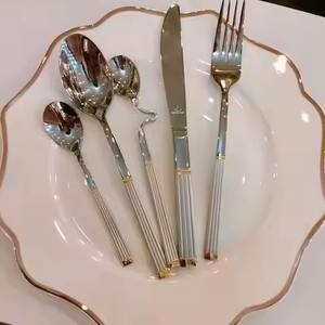 Ensemble de couverts élégants en métal, cuillère, fourchette, couteau en acier inoxydable, ustensiles de cuisine, décoration de table à manger - Product Image 1